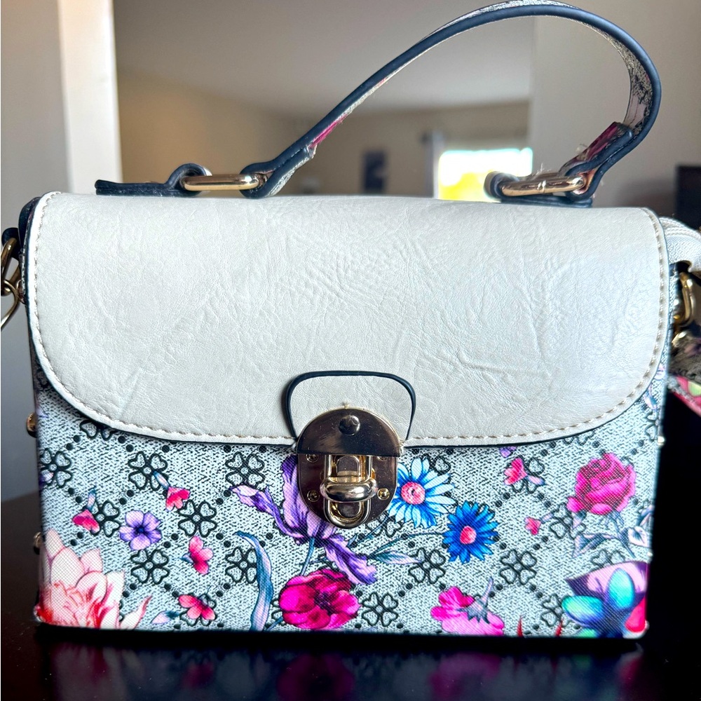 Cute bag with pretty flower print 🌸